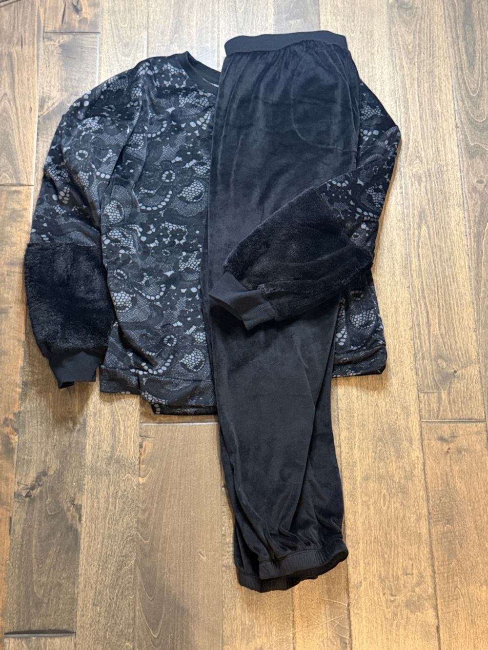 Simply Vera Vera Wang Black and Gray Textured Loungewear Set